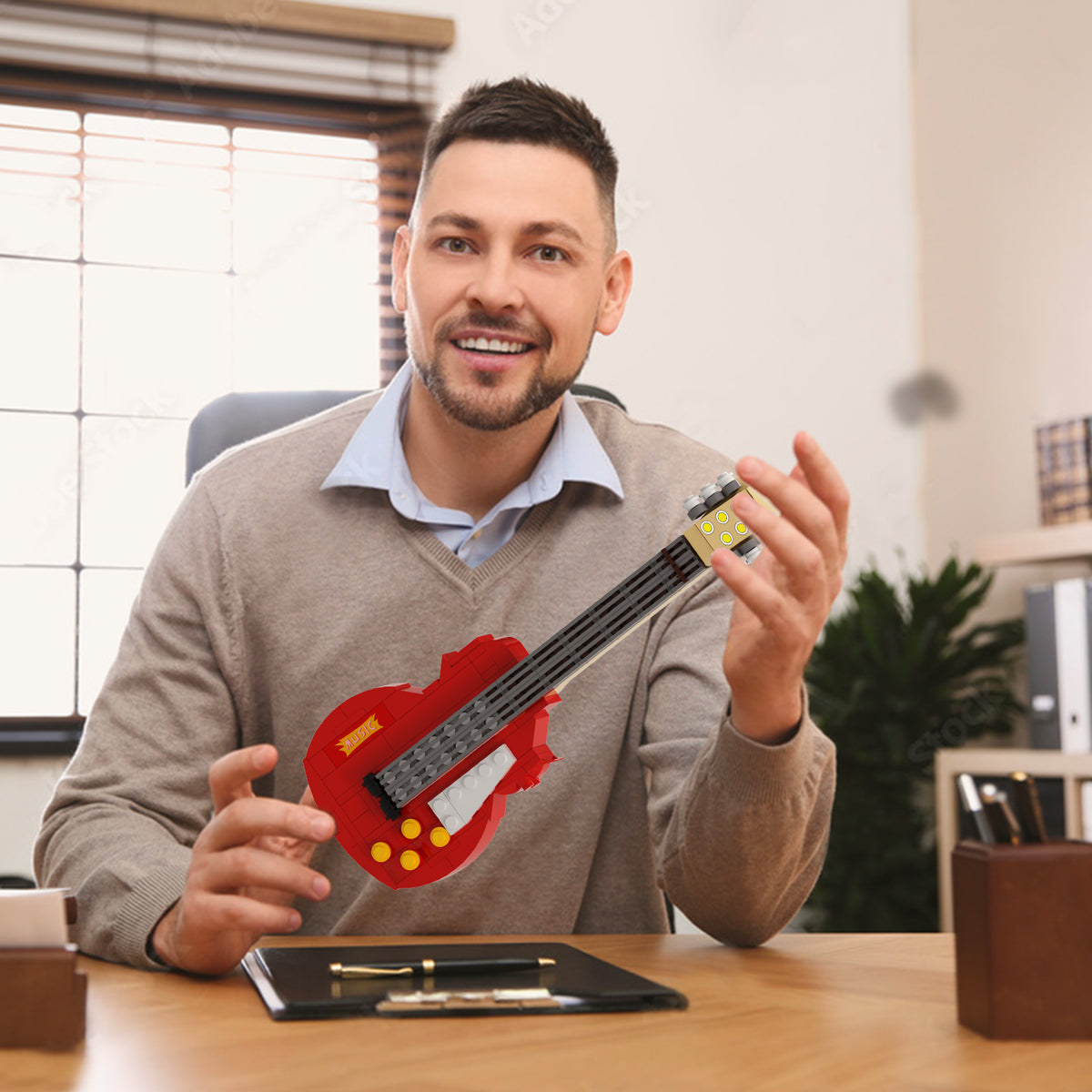 Guitar Model Building Set with Music Box Construction Creative Toys (308 Pcs) E744553