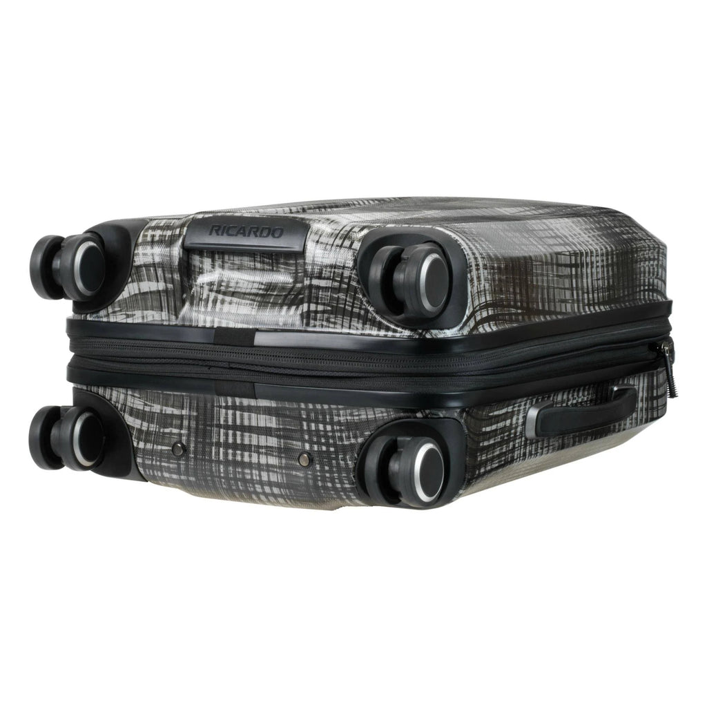 21-Inch Carry-On Suitcase H6858